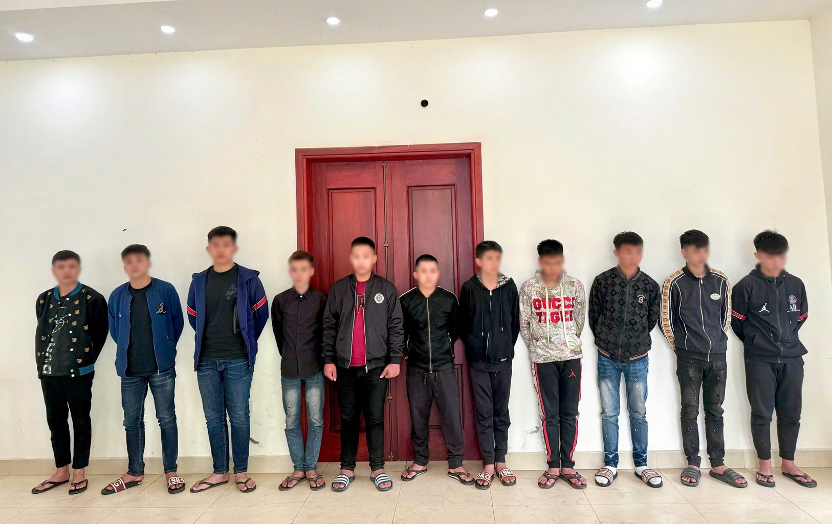 Các đối tượng mang hung khí đi đánh nhau bị bắt giữ tại cơ quan điều tra