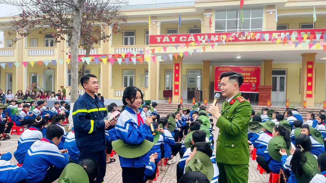 Công an Nghệ An tăng cường đẩy mạng tuyên truyền, phổ biến sâu rộng Luật PCCC&CNCH đến người dân