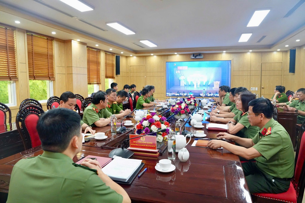 Tại điểm cầu Công an tỉnh Nghệ An.