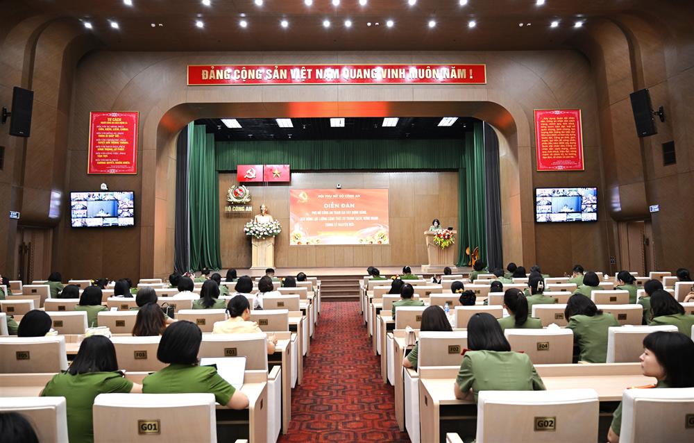 Diễn đàn được kết nối trực tuyến đến Công an 63 địa phương.