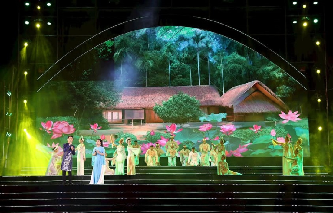 Chương trình khai mạc Lễ hội Làng Sen năm 2025 được tỉnh Nghệ An phối hợp với Bộ Công an, Bộ Văn hóa - thể thao và Du lịch tổ chức nhân kỷ niệm 135 năm ngày sinh Chủ tịch Hồ Chí Minh