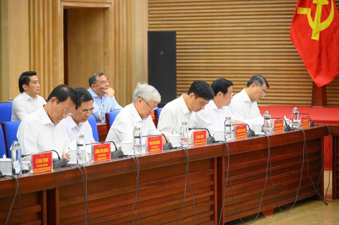 Các đồng chí trong Đoàn công tác Trung ương tại buổi làm việc