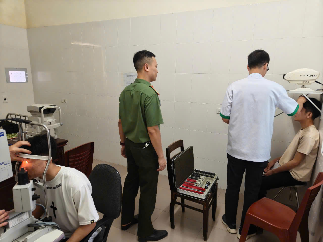 Phòng Tổ chức cán bộ và các đơn vị chức năng kiểm tra các điều kiện tuyển vào CAND năm 2025