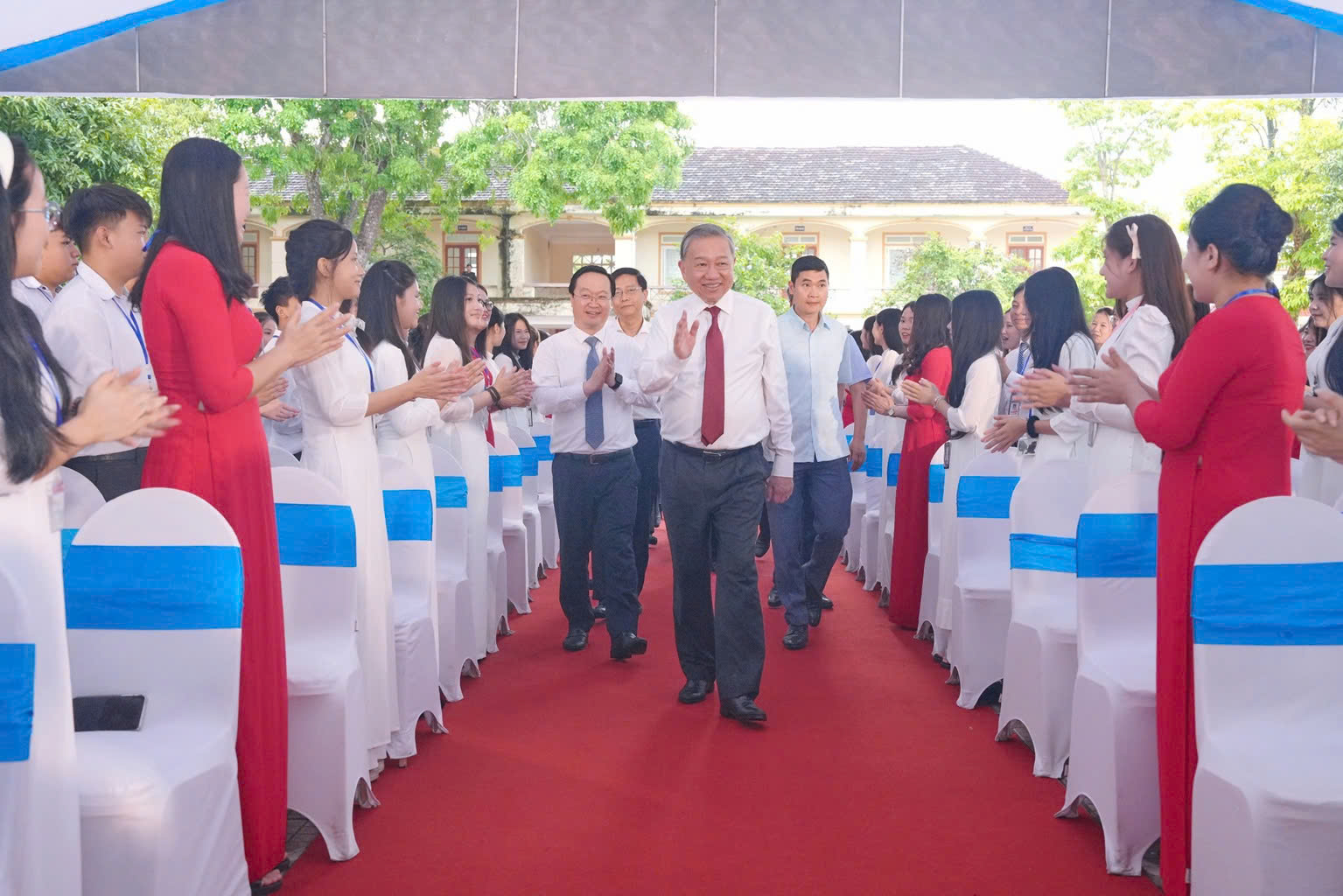 Đồng chí Tổng Bí thư Tô Lâm cùng đoàn công tác Trung ương, tỉnh Nghệ An tham dự chương trình