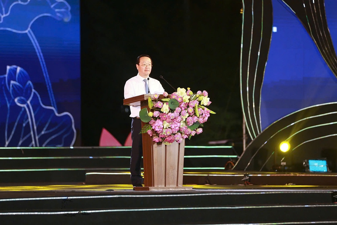 Đồng chí Nguyễn Đức Trung, Bí thư Tỉnh ủy Nghệ An phát biểu khai mạc chương trình