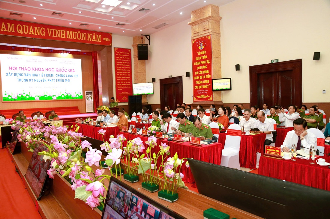 Các đại biểu tham dự Hội thảo