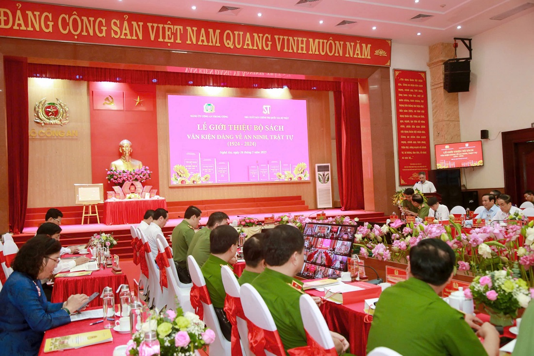 Toàn cảnh Lễ giới thiệu Bộ sách