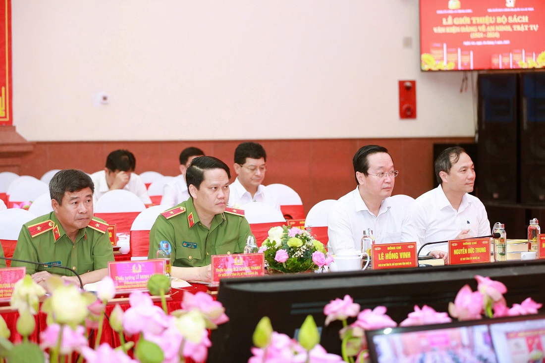 Các đại biểu tham dự buổi Lễ