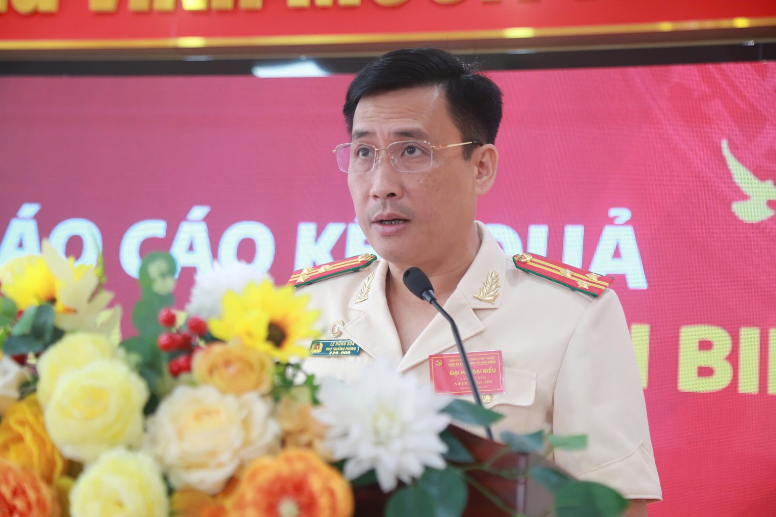 Thượng tá Lê Hồng Sơn, Phó Trưởng phòng CSGT trình bày báo cáo kết quả phiên trù bị