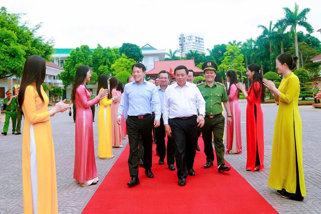 Một số hình ảnh cán bộ, chiến sĩ và Lãnh đạo Công an Nghệ An đón chào Đoàn đại biểu