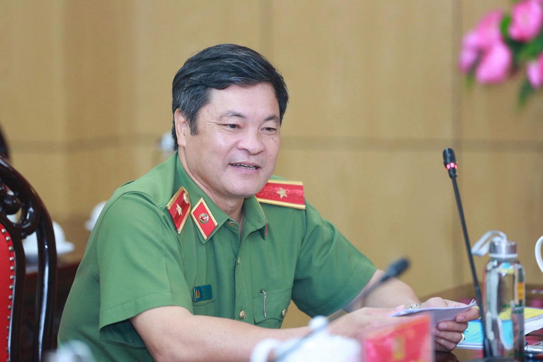 Đồng chí Thiếu tướng Vũ Hữu Tài, Phó Chánh Văn phòng Bộ Công an phát biểu