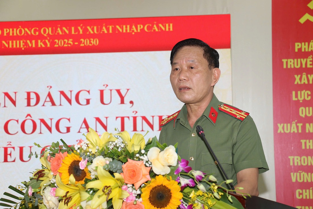 Đồng chí Đại tá Lê Văn Thái, Phó Giám đốc Công an tỉnh phát biểu tại Đại hội