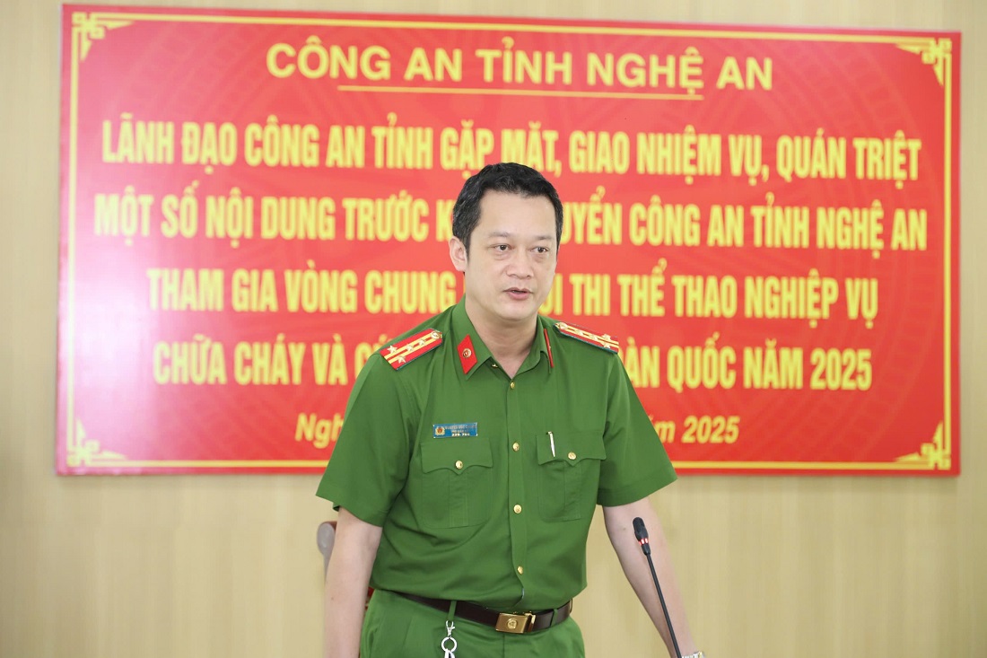 Đồng chí Đại tá Nguyễn Đức Cường  - Phó Giám đốc Công an tỉnh phát biểu chỉ đạo, giao nhiệm vụ tại buổi gặp mặt