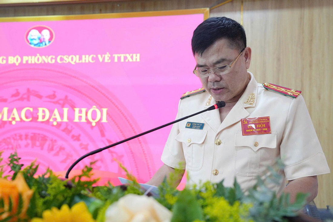 Đồng chí Đại tá Lương Thế Lộc, Trưởng phòng CS QLHC về TTXH phát biểu