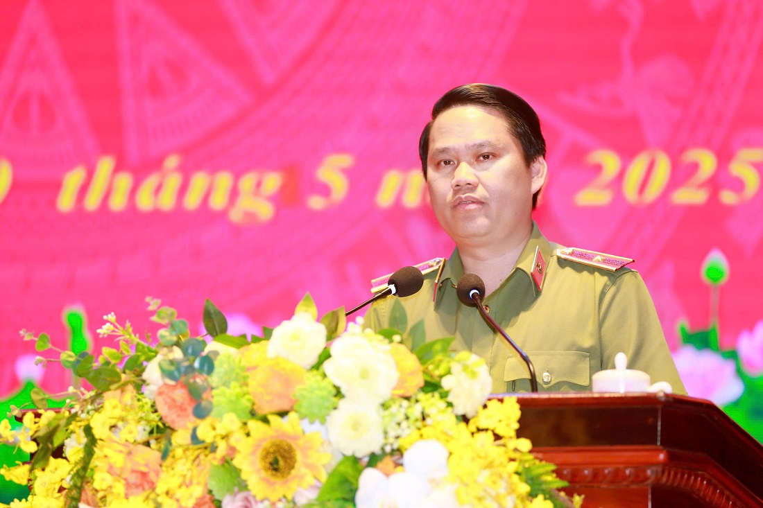 Đồng chí Thiếu tướng Bùi Quang Thanh, Ủy viên BTV Tỉnh ủy, Bí thư Đảng ủy, Giám đốc Công an phát biểu tại buổi lễ