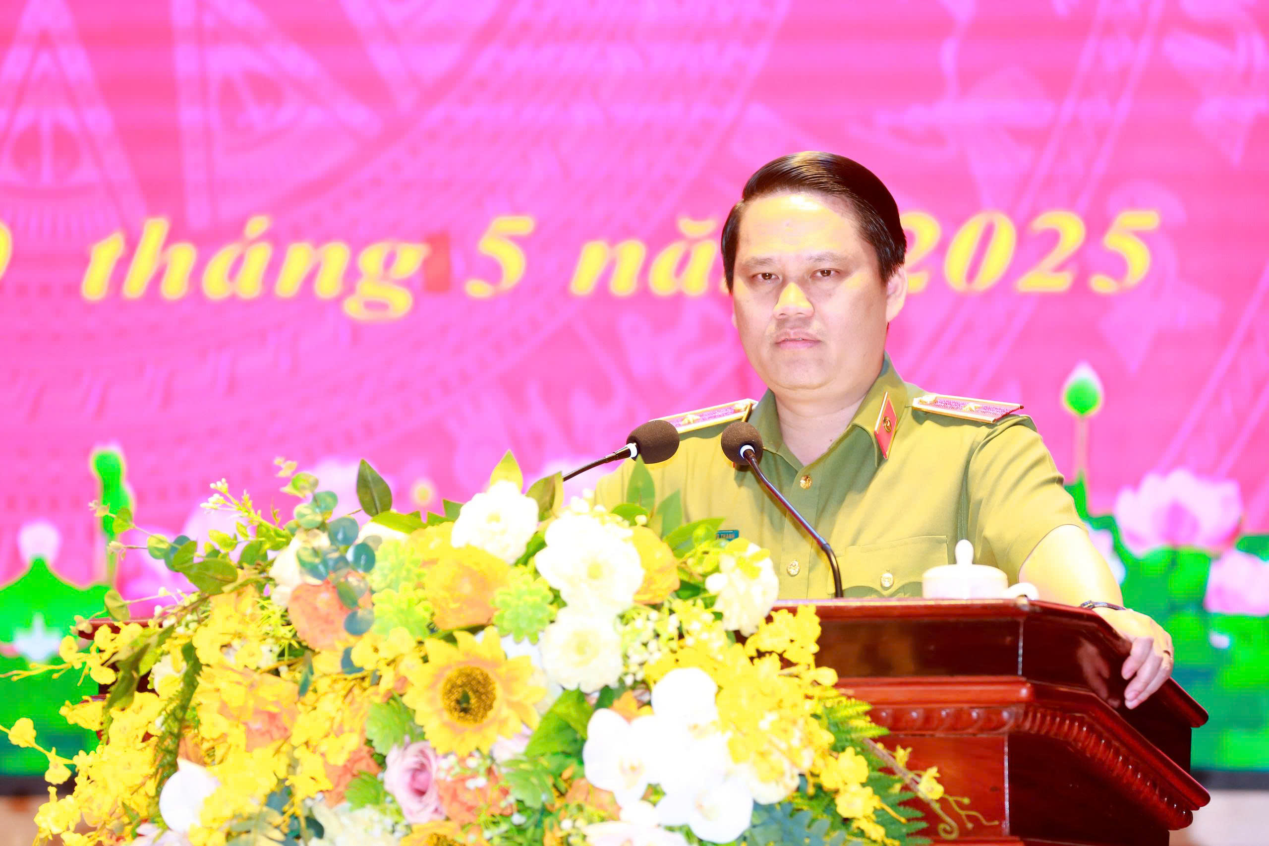 Đồng chí Thiếu tướng Bùi Quang Thanh, Ủy viên Ban Thường vụ Tỉnh ủy, Bí thư Đảng ủy, Giám đốc Công an tỉnh phát biểu tại buổi lễ