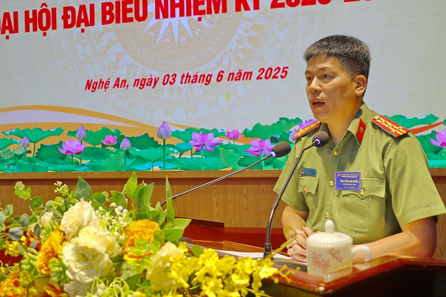 Đồng chí Đại tá Trần Hồng Quang, Phó Bí thư Đảng ủy, Phó Giám đốc Công an tỉnh phát biểu chỉ đạo Đại hội