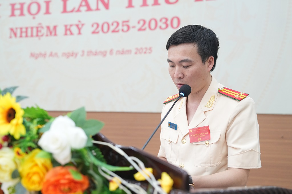 Đồng chí Trung tá Ngô Anh Tuấn, Trưởng phòng Cảnh sát cơ động phát biểu tại Đại hội    