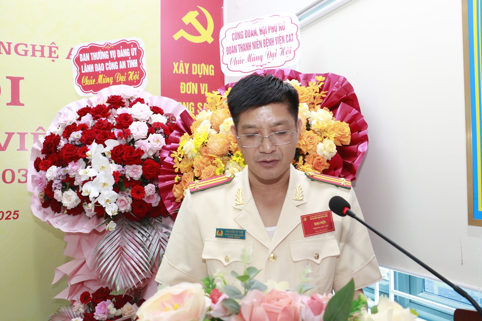 Đồng chí Trung tá Nguyễn Sỹ Tài, Giám đốc Bệnh viện Công an tỉnh phát biểu khai mạc Đại hội