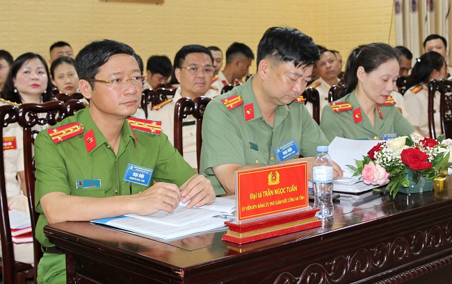 Đồng chí Đại tá Trần Ngọc Tuấn, Ủy viên Ban Thường vụ Đảng ủy, Phó Giám đốc Công an tỉnh phát biểu chỉ đạo tại Đại hội