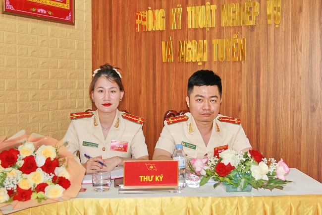 Đoàn chủ tịch điều hành hội nghị