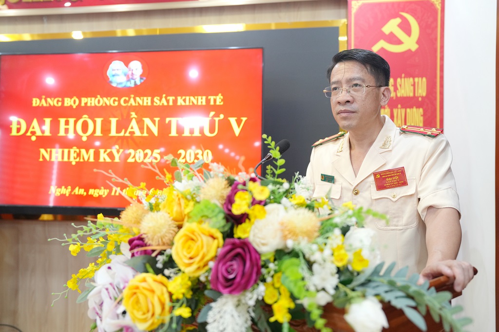Đồng chí Thượng tá Nguyễn Bình Hà, Trưởng phòng Cảnh sát kinh tế phát biểu tại Đại hội   
