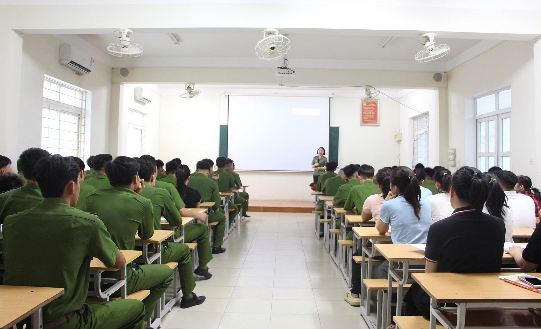 Toàn cảnh buổi khai giảng Lớp bồi dưỡng nhận thức về Đảng