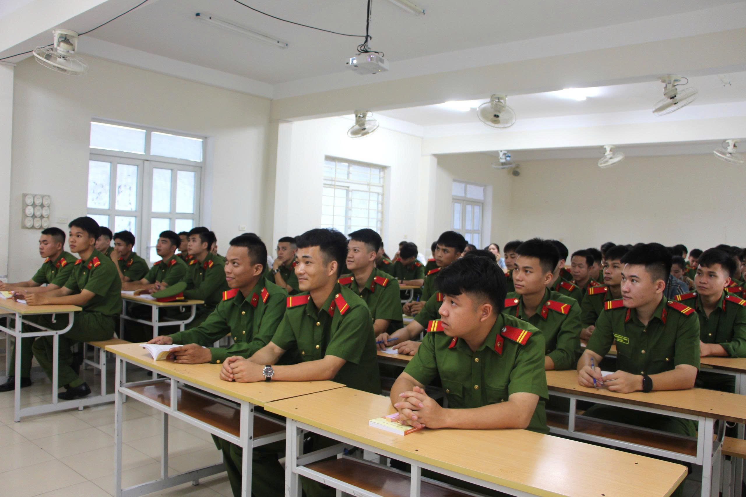 Các học viên tham gia Lớp bồi dưỡng