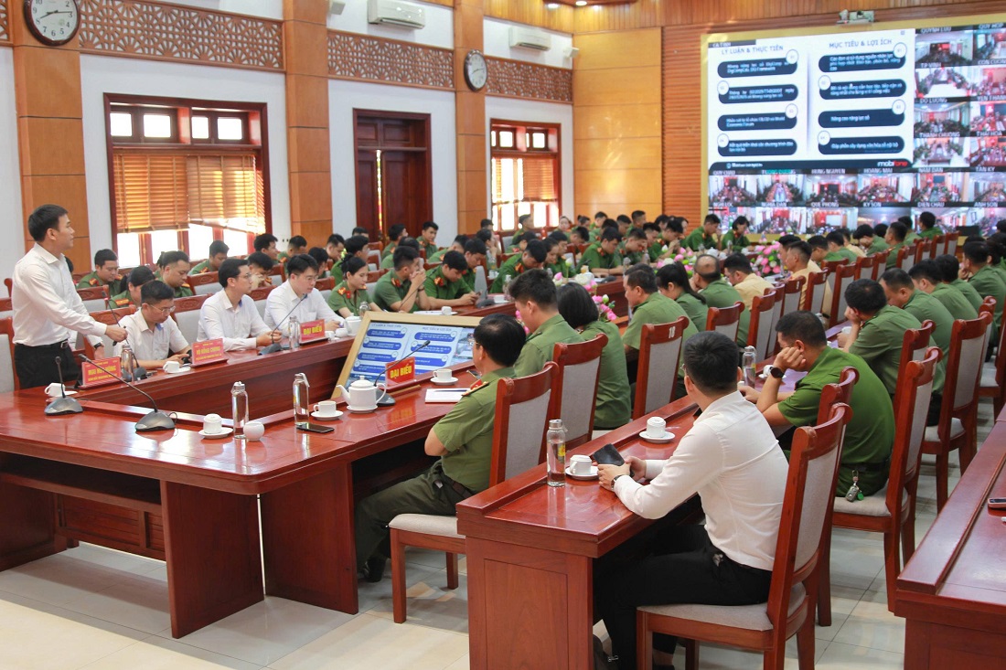 Hội nghị được tổ chức theo hình thức trực tiếp kết hợp trực tuyến