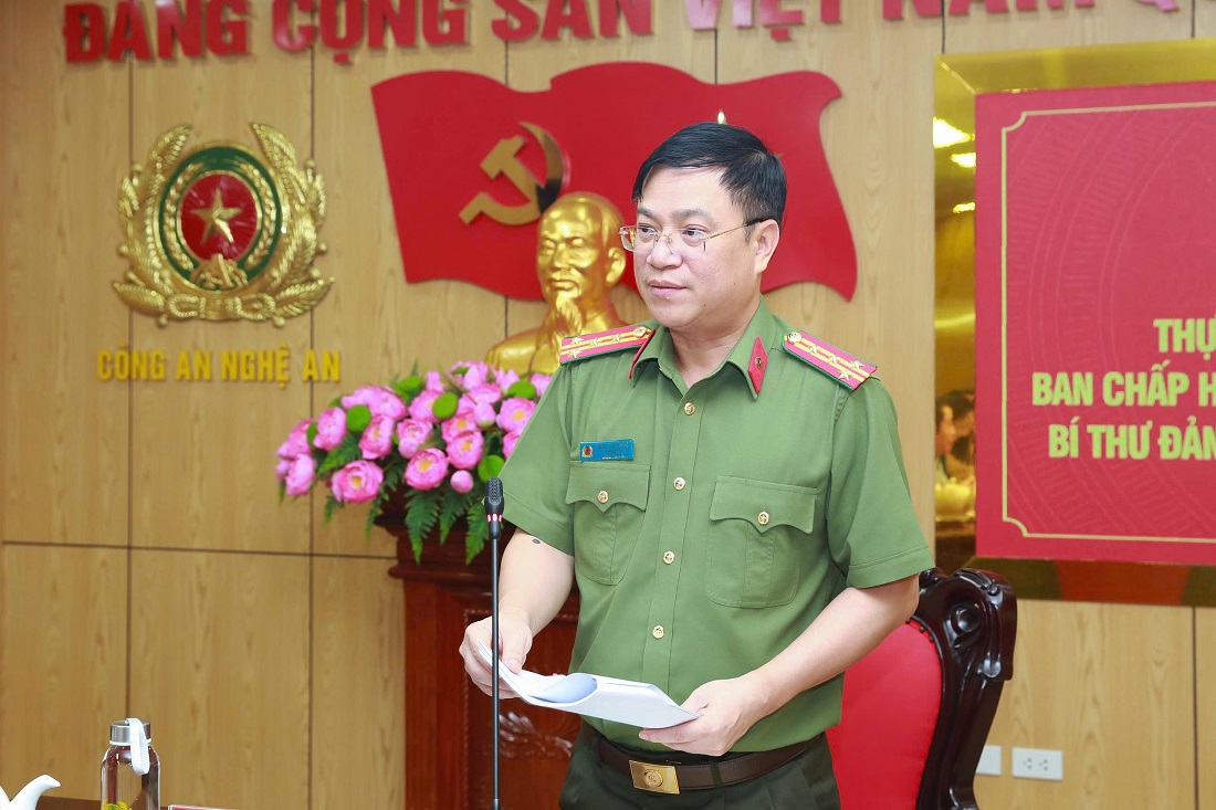 Đồng chí Đinh Việt Dũng, Bí thư Đảng ủy, Giám đốc Công an tỉnh phát biểu tại Hội nghị