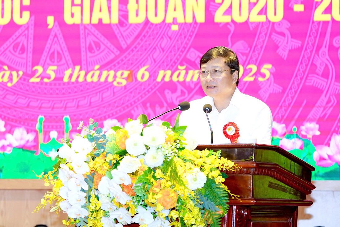 Đồng chí Lê Hồng Vinh, Phó Bí thư Tỉnh ủy, Chủ tịch UBND tỉnh phát biểu chỉ đạo tại Hội nghị