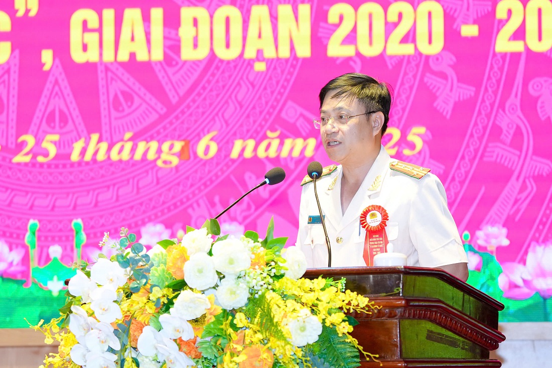 Đồng chí Đại tá Đinh Việt Dũng, Bí thư Đảng ủy, Giám đốc Công an tỉnh phát biểu kết luận Hội nghị