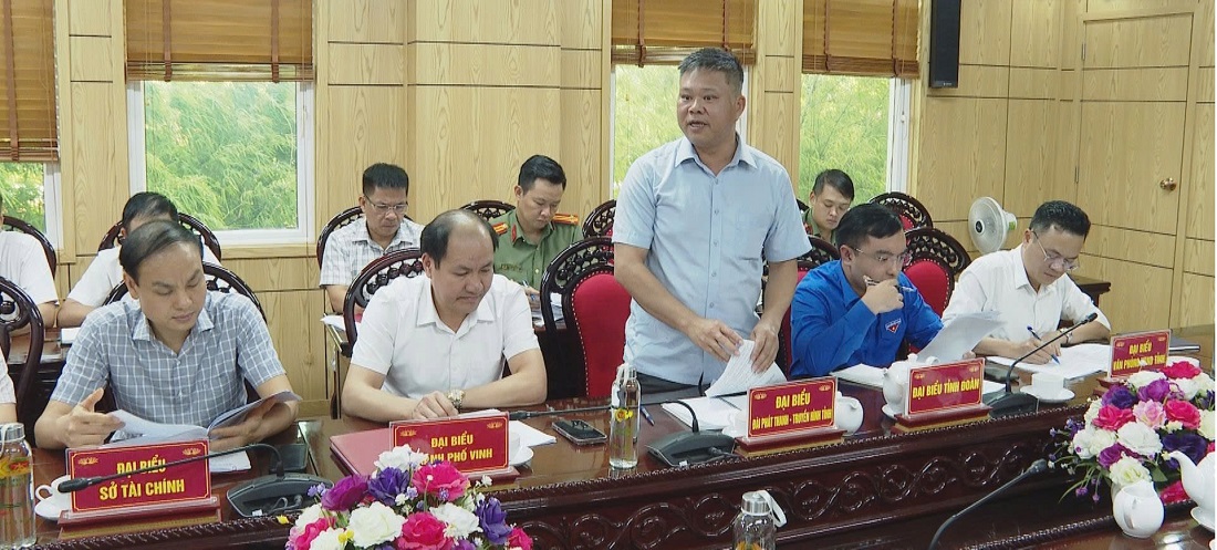 Đồng chí Nguyễn Trung Thảo - Phó Giám đốc Đài PTTH Nghệ An phát biểu tại hội nghị.