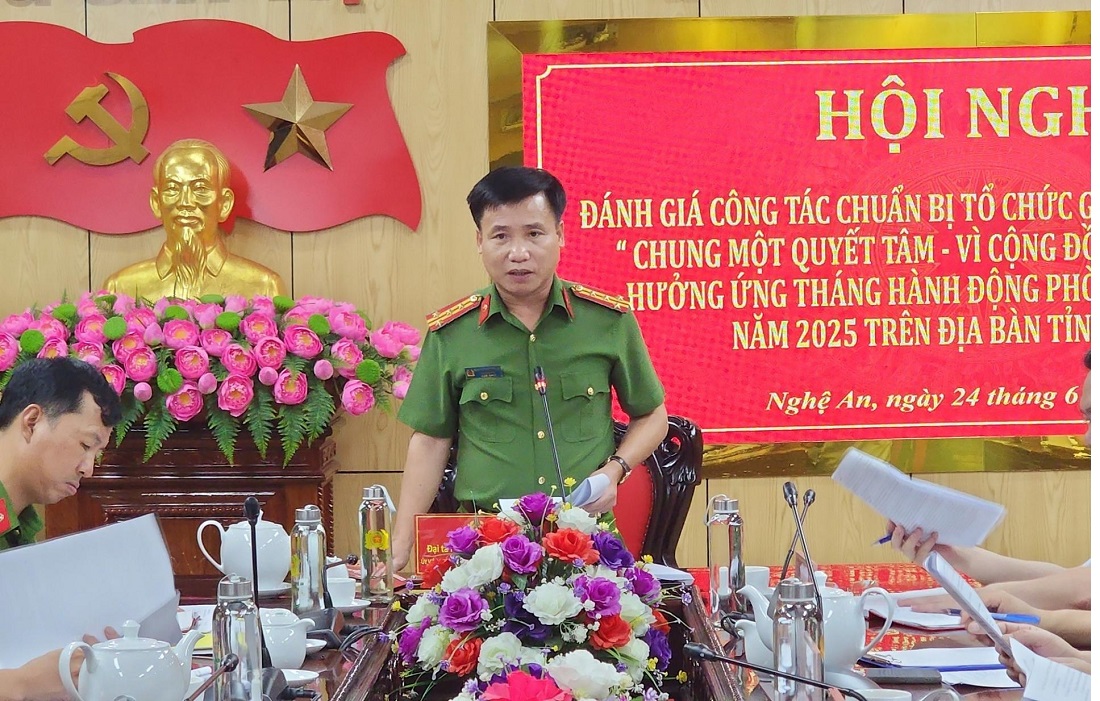 Đồng chí Nguyễn Duy Thanh - Phó Giám đốc Công An tỉnh Nghệ An phát biểu tại Hội nghị