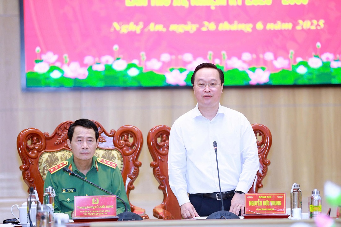 Đồng chí Nguyễn Đức Trung, Bí thư Tỉnh ủy Nghệ An phát biểu chỉ đạo Hội nghị