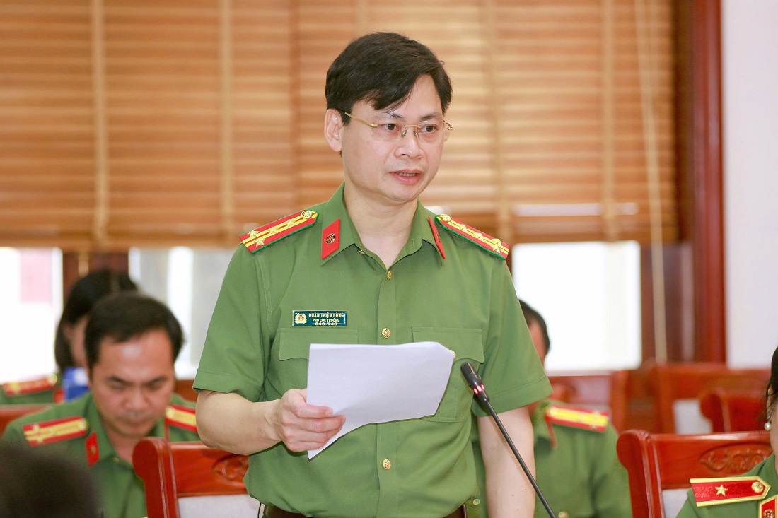 Đồng chí Đại tá Quản Thiện Hùng, Phó Cục trưởng Cục Tổ chức cán bộ - Bộ Công an phát biểu