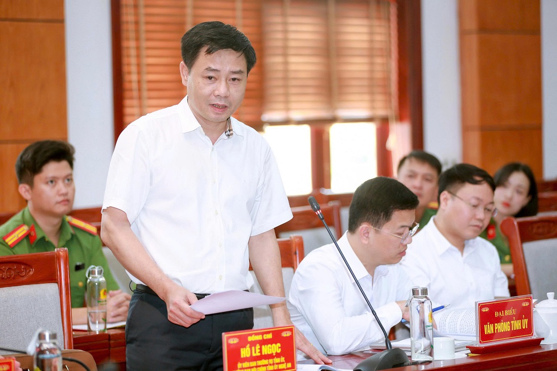 Đồng chí Hồ Lê Ngọc, Ủy viên Ban Thường vụ Tỉnh ủy, Trưởng ban Nội chính Tỉnh ủy phát biểu