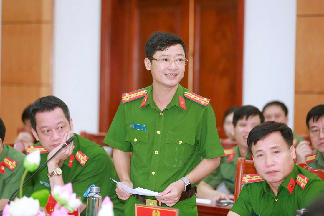 Đồng chí Đại tá Trần Ngọc Tuấn, Phó Giám đốc Công an tỉnh Nghệ An phát biểu
