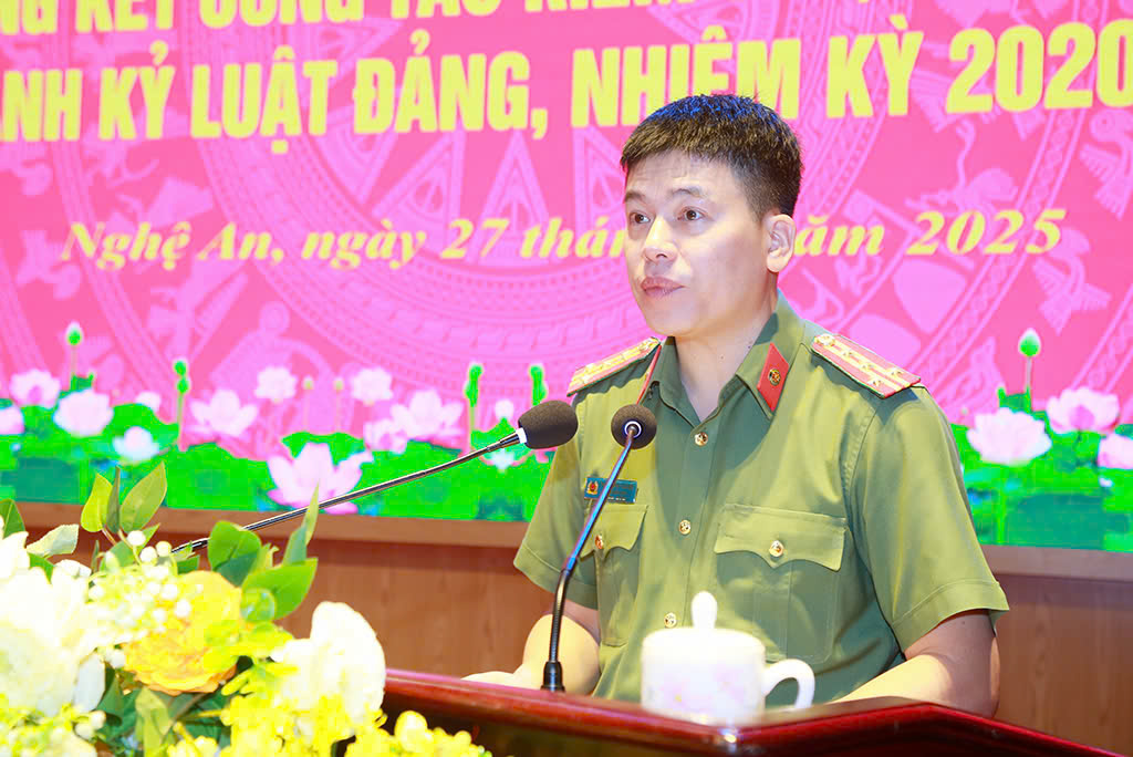 Đồng chí Đại tá Trần Hồng Quang, Phó Giám đốc Công an tỉnh phát biểu khai mạc Hội nghị