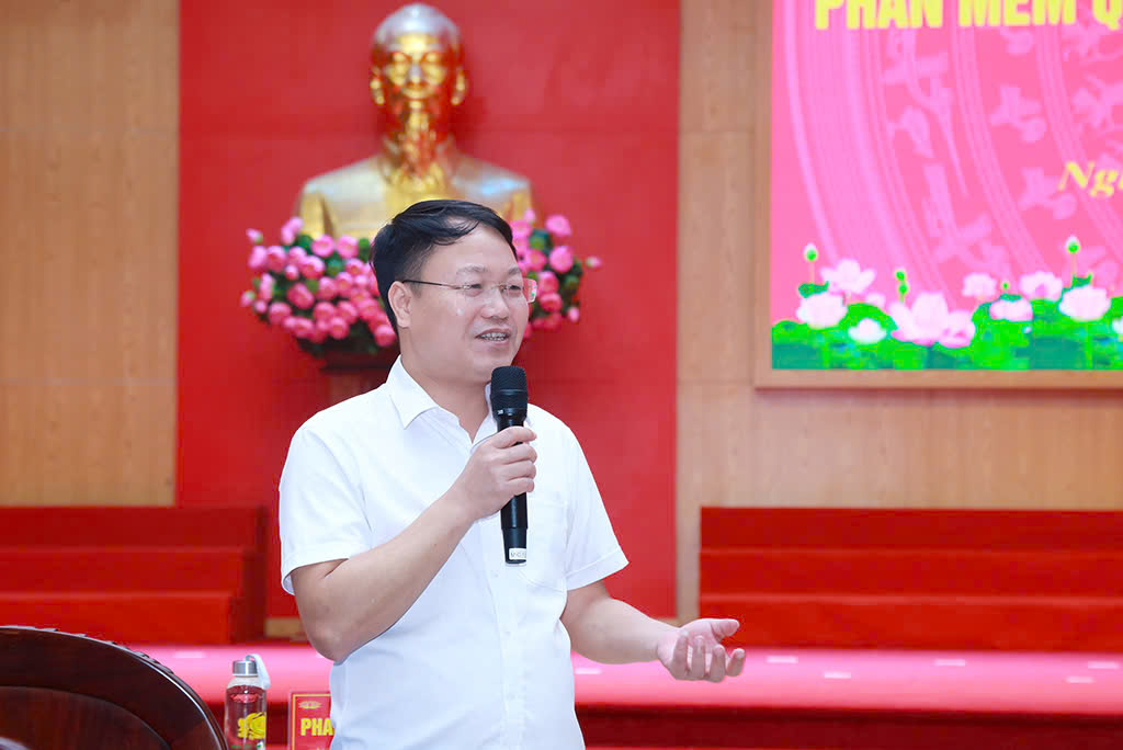 Đồng chí Phan Hùng Sơn - Phó Chủ nhiệm UBKT Tỉnh ủy Nghệ An  đánh giá cao lợi ích khi ra mắt phầm mềm “Quản lý công tác kiểm tra, giám sát, thi hành kỷ luật Đảng” 