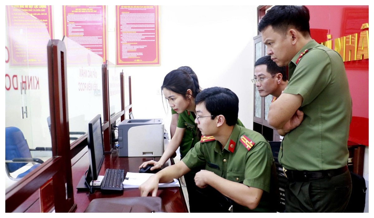 Cải cách hành chính gắn với xây dựng hình ảnh người chiến sĩ Cảnh sát PCCC và CNCH 