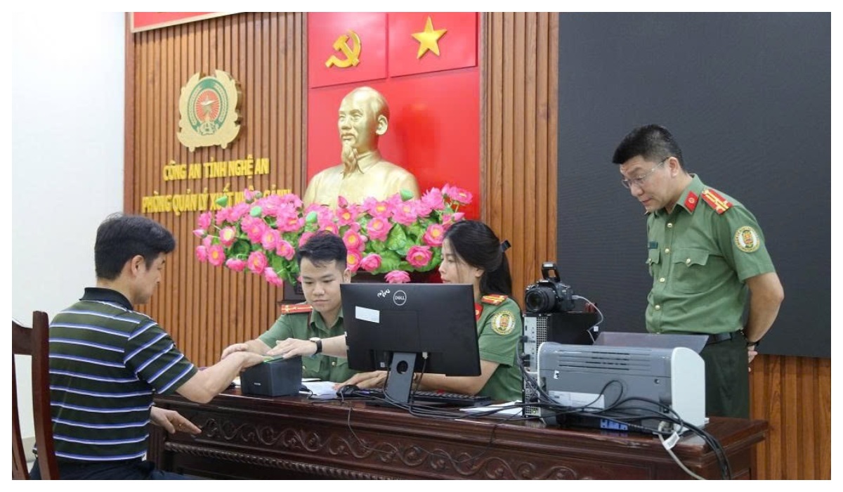 Cấp định danh điện tử cho người nước ngoài - Tạo điều kiện thuận lợi cho người nước ngoài sinh sống và làm việc tại Việt Nam