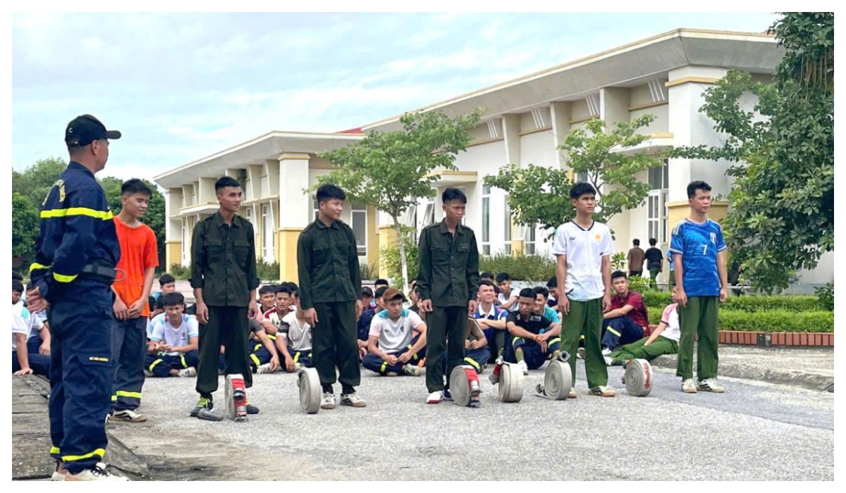 Huấn luyện kỹ năng chữa cháy và cứu nạn, cứu hộ cho lực lượng Cảnh sát cơ động và chiến sĩ nghĩa vụ mới năm 2025