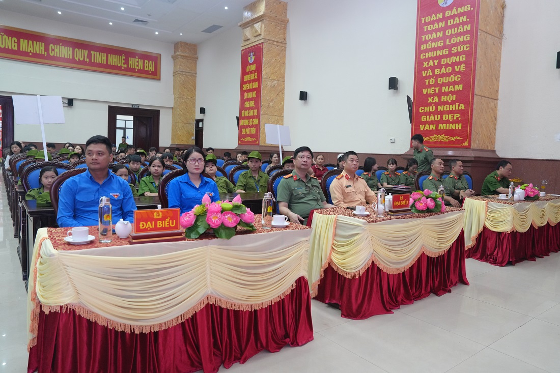 Các đại biểu tham dự chương trình