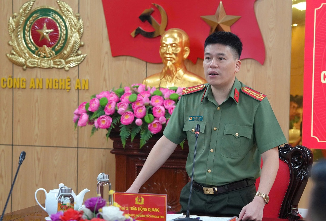 Đồng chí Đại tá Trần Hồng Quang Phó Giám đốc Công an tỉnh phát biểu tại Hội nghị