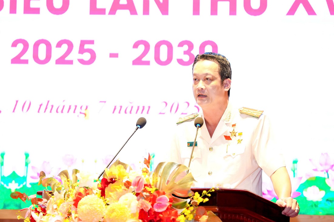 Đồng chí Đại tá Nguyễn Đức Cường, Ủy viên Ban Thường vụ khóa XIV, Phó Giám đốc Công an tỉnh thông qua Chương trình, Quy chế và Nội quy Đại hội