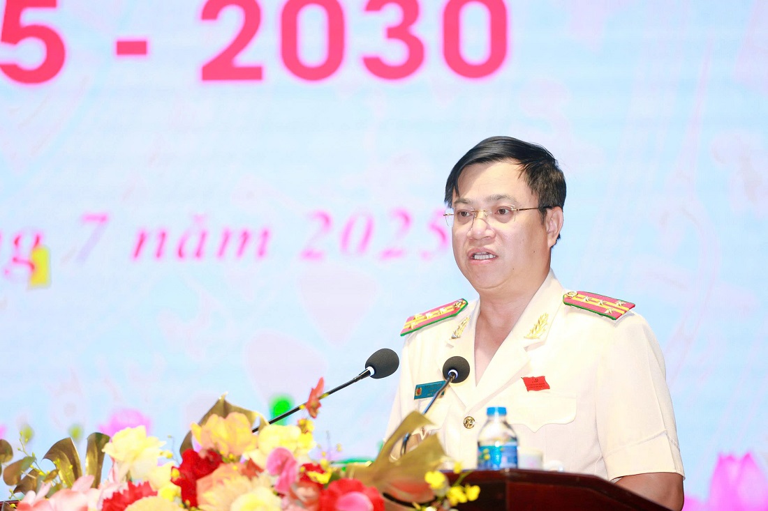 Đồng chí Đại tá Đinh Việt Dũng, Bí thư Đảng ủy khóa XIV, Giám đốc Công an tỉnh phát biểu khai mạc Đại hội