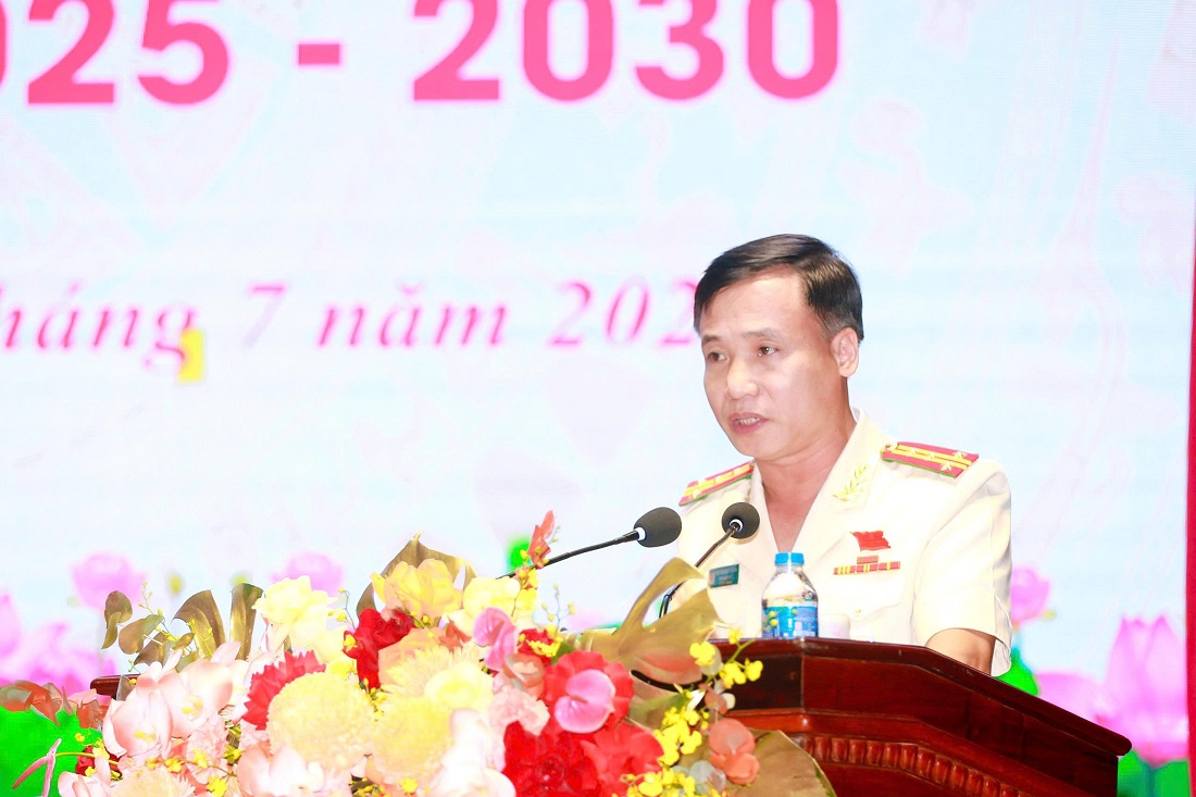 -	Đồng chí Đại tá Nguyễn Duy Thanh, Ủy viên Ban Thường vụ khóa XIV, Phó Giám đốc Công an tỉnh trình bày tóm tắt Báo cáo chính trị của Ban Chấp hành Đảng bộ Công an tỉnh khóa XIV trình Đại hội 