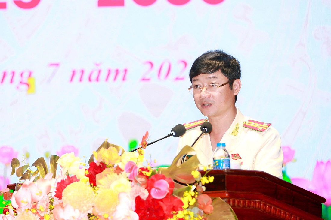 Đồng chí Đại tá Trần Ngọc Tuấn, Ủy viên Ban Thường vụ khóa XIV, Phó Giám đốc Công an tỉnh thông qua Báo cáo kết quả thẩm tra tư cách đại biểu dự Đại hội