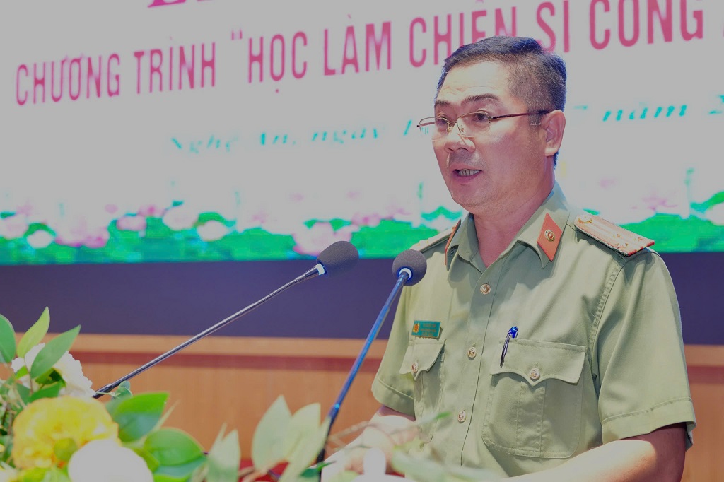 Đại diện Lãnh đạo Phòng Công tác Chính trị phát biểu tại buổi lễ